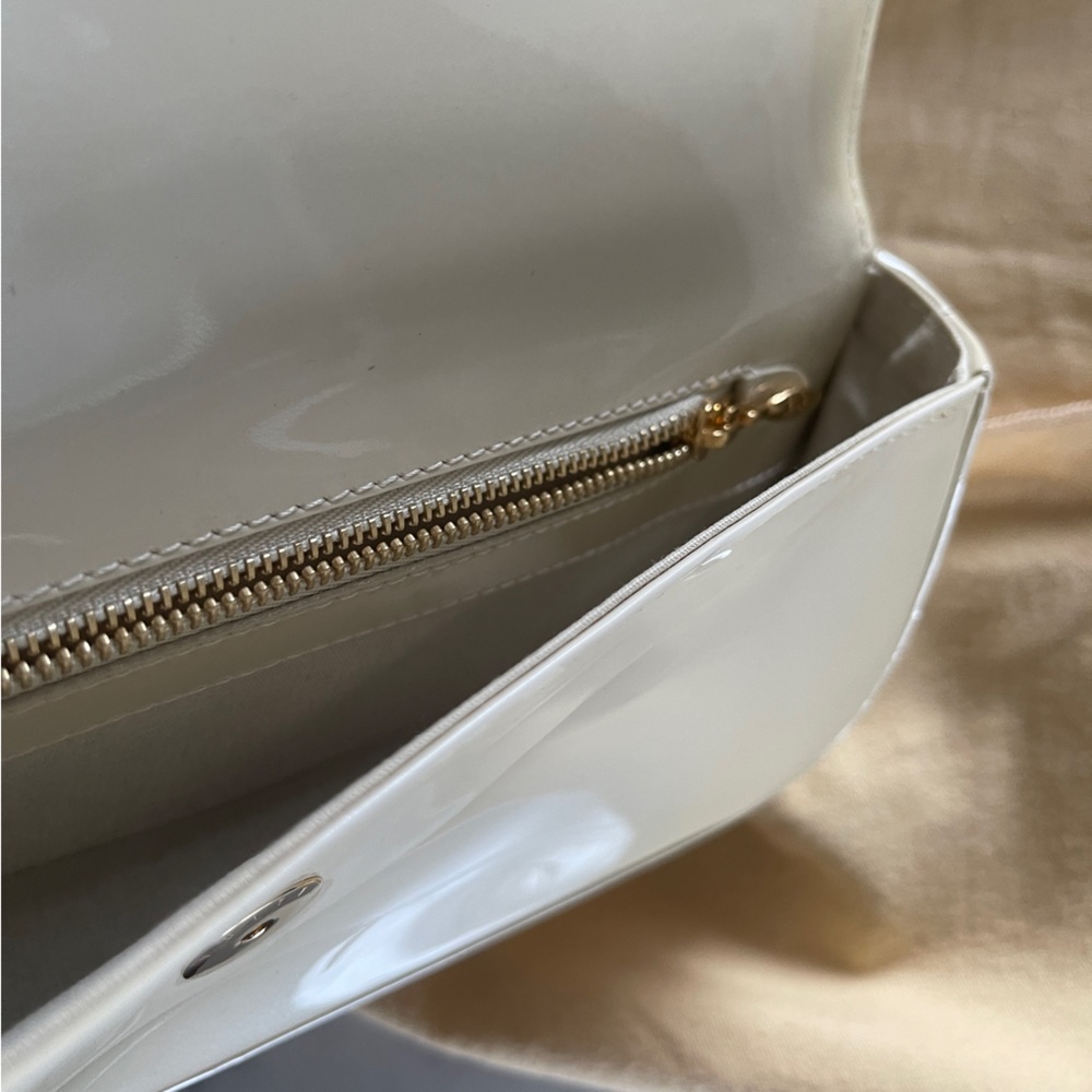 Louis Vuitton Blanc Corail Sobe Patent Leather Clutch - Picture 9 of 11